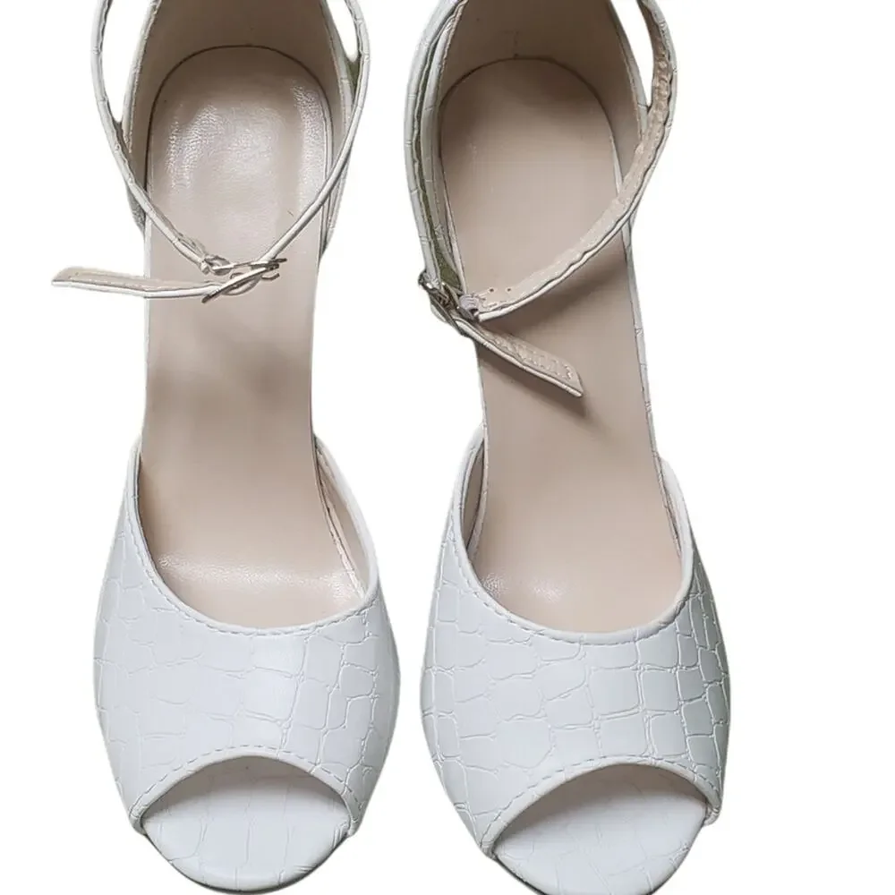 Stiletto Heel Buckle Buckle Peep Toe • White Women's High Heels • Like New